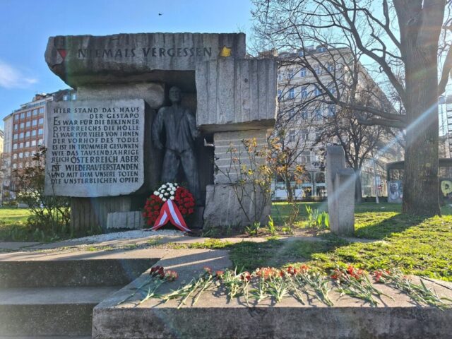 Mahnmal – Niemals Vergessen für die Opfer der Gestapo am Morzinplatz (1. Bezirk)